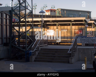 Die leeren Woodside Station auf der Long Island Railroad im Stadtteil Queens in New York City Stockfoto