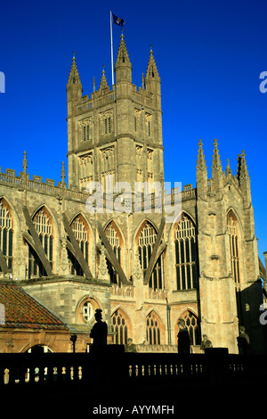 Blick auf die Abtei von Bath von York Street, mit Römischen Bäder im Vordergrund. Badewanne, Somerset, England Stockfoto