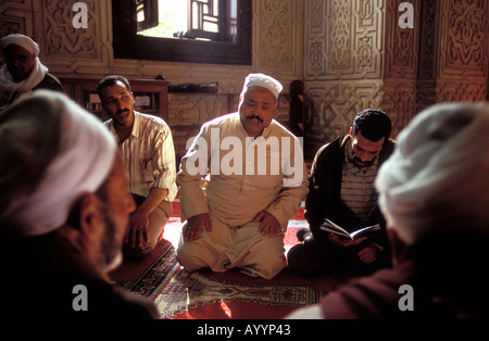 Das Freitagsgebet in der Moschee von Abu Abbas al Mursi, Alexandria, Ägypten, Nordafrika. Stockfoto