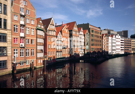 13. April 2008 - historischen Nikolaifleet in der deutschen Stadt Hamburg. Der Hamburger Hafen begann seine Entwicklung hier im Jahre 1188. Stockfoto