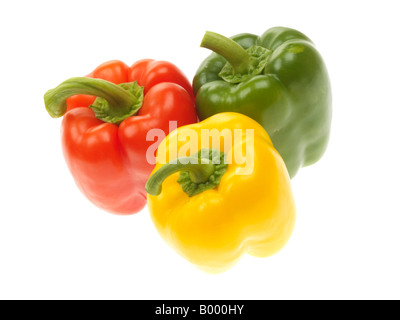 Gesunde frische reife Gelb, Grün und Rot süß ganze rohe Rohe Paprika isoliert gegen einen weißen Hintergrund mit Freistellungspfaden und keine Leute Stockfoto