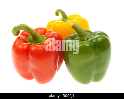 Gesunde frische reife Gelb, Grün und Rot süß ganze rohe Rohe Paprika isoliert gegen einen weißen Hintergrund mit Freistellungspfaden und keine Leute Stockfoto