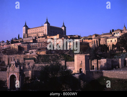 Puente de Alcántara und Alcazar Toledo Castilla La Mancha Spanien Stockfoto