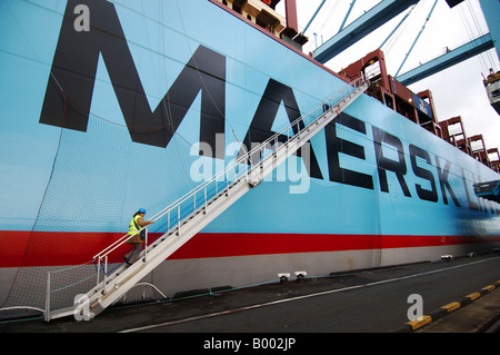 Hafen von Rotterdam Maasvlakte die Brücke von der Estelle Maersk das bisher größte Containerschiff der Welt angedockt. Stockfoto