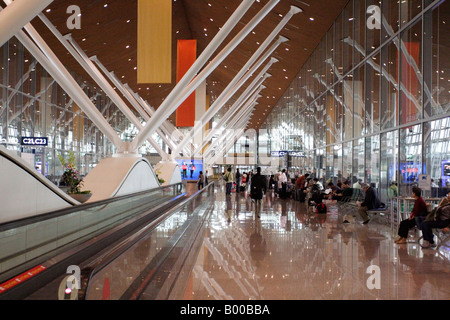 Metallträger Säule innen Kuala Lumpur International Airport KLIA in Malaysia. Stockfoto