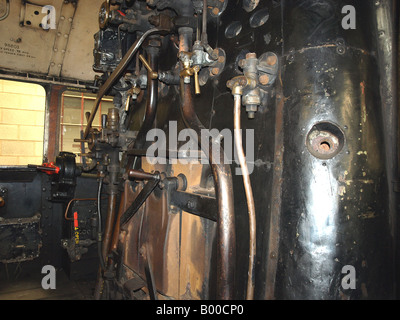 die Fußplatte des the'princess Margaret rose'steam Lokomotive mit Kontrollen und Kessel. Stockfoto