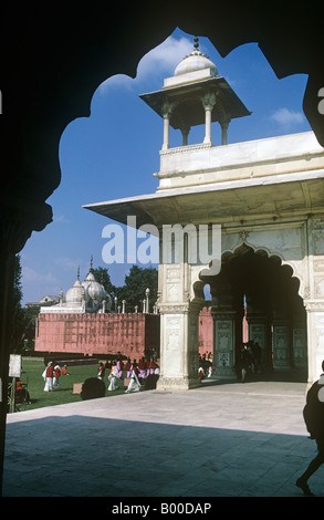 Das Rote Fort (Lal Qila) von Delhi ist eine Erinnerung an den Ruhm der Mughal Empire.The Perle Moschee von Aurangzeb 1662 wurde hinzugefügt Stockfoto