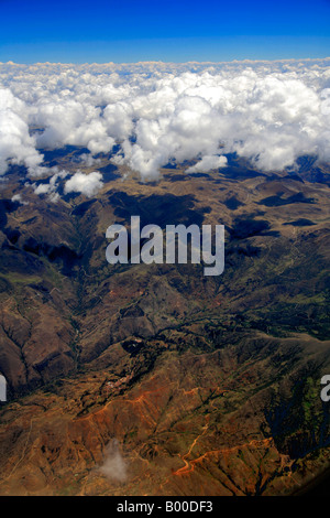 Stratocumulus Castellanus Wolken Blick vom Flugzeug in den peruanischen Anden zwischen Lima und Cusco Flughafen Süd-Amerika Stockfoto