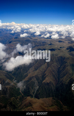 Stratocumulus Castellanus Wolken Blick vom Flugzeug in den peruanischen Anden zwischen Lima und Cusco Flughafen Süd-Amerika Stockfoto