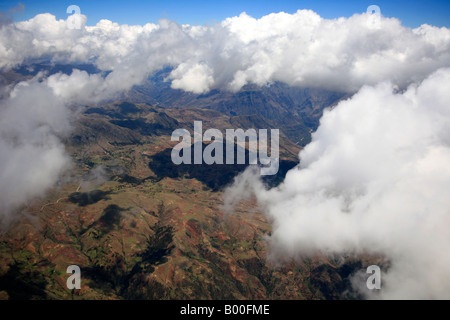 Stratocumulus Castellanus Wolken Blick vom Flugzeug in den peruanischen Anden zwischen Lima und Cusco Flughafen Süd-Amerika Stockfoto