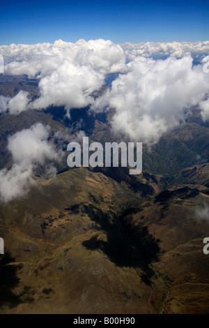 Stratocumulus Castellanus Wolken Blick vom Flugzeug in den peruanischen Anden zwischen Lima und Cusco Flughafen Süd-Amerika Stockfoto