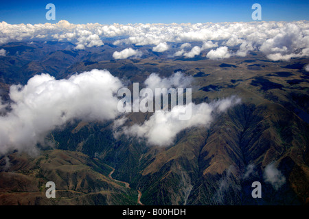 Stratocumulus Castellanus Wolken Blick vom Flugzeug in den peruanischen Anden zwischen Lima und Cusco Flughafen Süd-Amerika Stockfoto