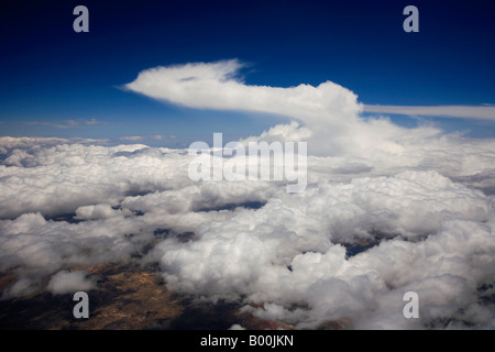 Kinuta Gewitterwolken über der peruanischen Anden Südamerikas aus dem Flugzeug gesehen Stockfoto