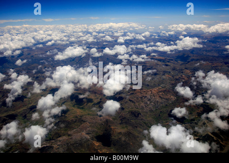 Stratocumulus Castellanus cloud-Blick vom Flugzeug über den peruanischen Anden zwischen Flughäfen Lima und Cusco Peru Südamerika Stockfoto