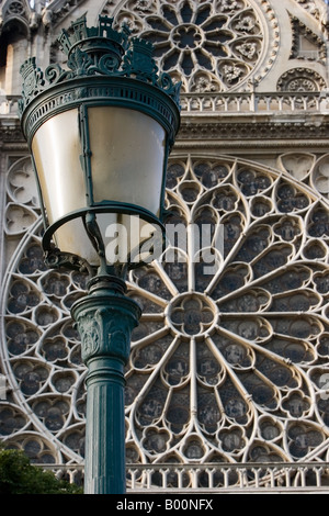 Straßenlaterne gegen Dom detail Stockfoto