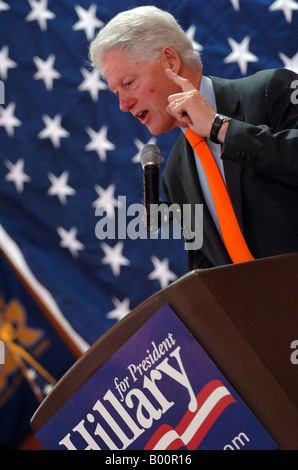 Ehemalige US-Präsident Bill Clinton spricht an der Steel Workers Union Hallin Unterstützung seiner Frau Hillary Rodham Clinton. Stockfoto