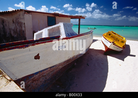 Alten Fischerboote am Ufer Niederländische Antillen Stockfoto