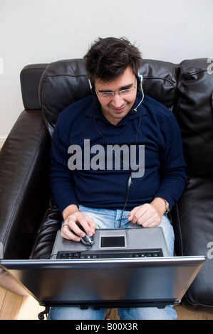 Mann mit laptop Stockfoto