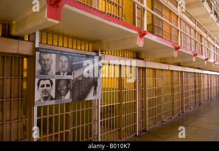 Reihe von Zellen und großen Gefangenen Wahrzeichen Gefängnis Alcatraz auf Bay Island in San Francisco Kalifornien Stockfoto