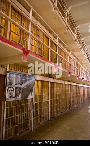 Reihe von Zellen und großen Gefangenen Wahrzeichen Gefängnis Alcatraz auf Bay Island in San Francisco Kalifornien Stockfoto