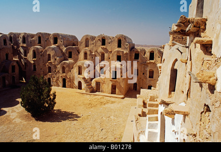 Tunesien, Jebel Abiadh. Diese restaurierte Ksar oder befestigte Getreidespeicher, ist unter Tunesiens besten Beispiele der Architektur. Stockfoto