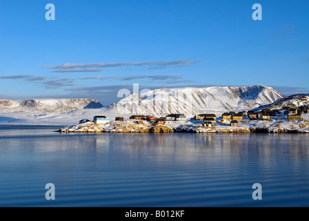 Grönland, Ittoqqortoormiit. Die isolierten Dorf von Ittoqqortoormiit (Scoresbysund) an der nördlichen Ostküste Grönlands. Stockfoto