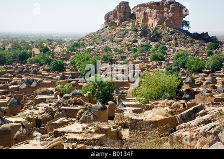 Mali, Dogonland. Die attraktive Dogon Dorf von Songho auf die Böschung Bandiagara. Wohnungen haben flache Dächer. Stockfoto