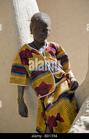 Mali, Niger-Binnendelta. Ein Bozo Mädchen bei Kotaka, einem Dorf am Ufer des Flusses Niger. Stockfoto