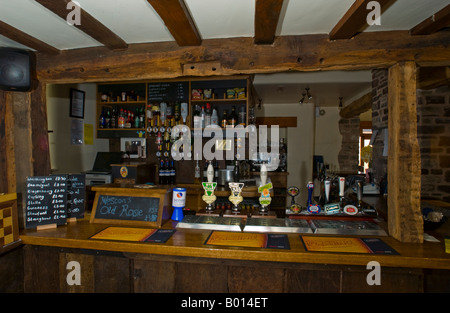 Bar im 17. Jahrhundert drei Tuns Inn at Hay on Wye Powys Wales UK EU aus 1600 Stockfoto