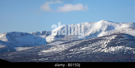 Die schneebedeckten Corries von Lochnagar, im Cairngorms Nationalpark, Balmoral Estate, Schottland Großbritannien Stockfoto