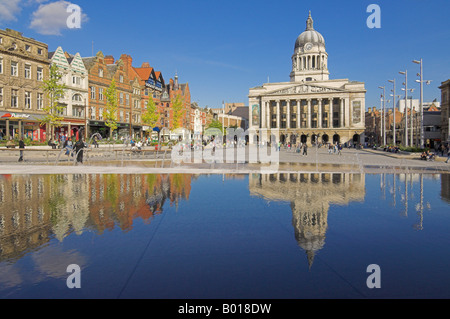 Neue Brunnen und Infinity-Pool in den renovierten alten Marktplatz und Rat House Nottingham City centre England uk gb Eu Stockfoto