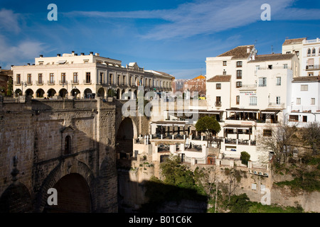 Puente Nuevo neue Brücke und Parador de Ronda Andalusien Provinz Malaga Spanien Stockfoto