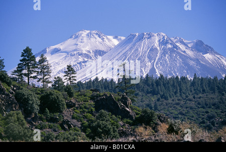 Ein Blick auf Mount Shasta ein schlafender Vulkan in den nördlichen Kaskaden von Nordkalifornien Stockfoto