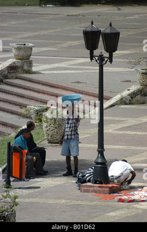 Straßenhändler vorne Alcazar de Colon in Santo Domingo Stockfoto