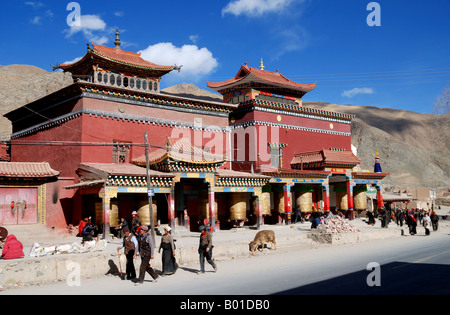 Buddhistischer Tempel in China herumlaufen Stockfoto