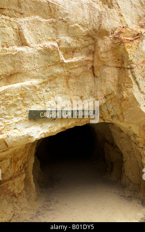 Ein Eingang zu einem Tunnel. Stockfoto