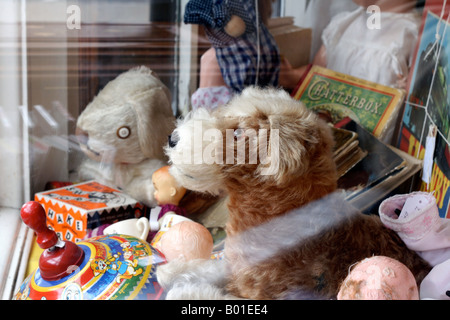 Vintage Spielzeug im Schaufenster Stockfoto