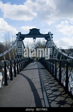 Stapenhill Ferry Bridge in Burton-Upon-Trent über den Fluss Trent. Stockfoto