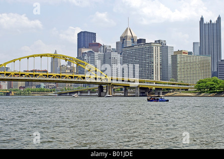 Blick auf das Fort Duquesne-Brücke und die Stadt Pittsburgh Pennsylvania Stockfoto