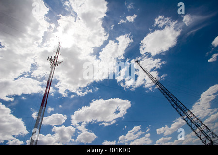 Zwei Funktürmen im ländlichen Nebraska, USA, 2. Juni 2006 Stockfoto