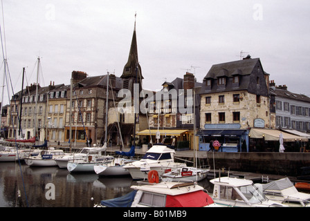 Horizontale Farbfoto der Hafen von Honfleur in der Normandie, Frankreich Stockfoto