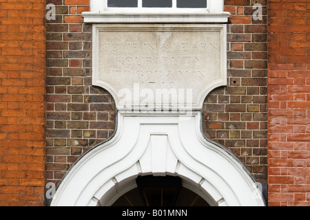 Raine's House, eine ehemalige Wohltätigkeitsschule (1719) in der Raine Street, Wapping, London, England. Jetzt von der Akademie von Saint Martin in den Feldern verwendet Stockfoto