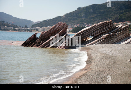 neugierig Felsformationen am Strand Budva Riviera Montenegro Stockfoto