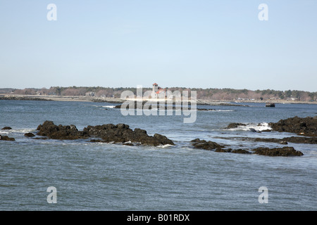 Holz lebensrettende Inselbahnhof aus Fort Foster Park während der Frühlingsmonate befindet sich in Kittery, Maine USA Stockfoto