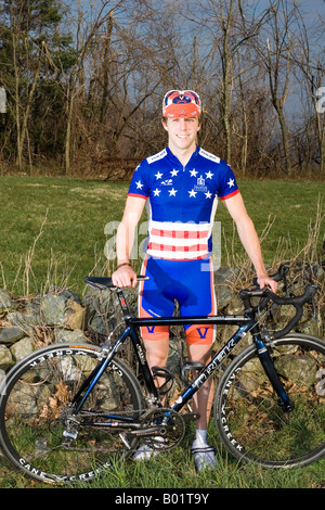 Porträt von zwei Mal US National Collegiate Cycling Champion Mark Hardman in seinen nationalen Meister Sterne und Streifen Jersey. Stockfoto