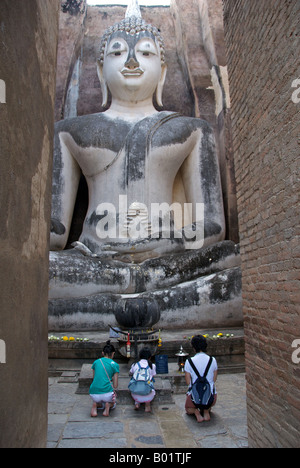 Beten, sitzenden Buddha Wat Sri Chum Sukhothai Historical Park Thailand Stockfoto