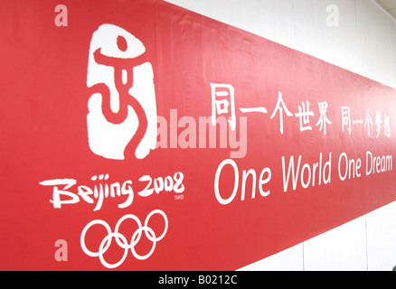 Olympisches Motto eine Welt ein Traum in der u-Bahn Peking Stockfoto