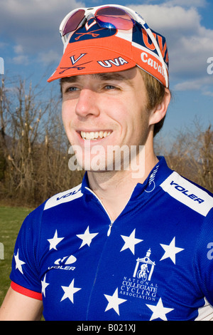 Porträt von zwei Mal US National Collegiate Cycling Champion Mark Hardman in seinen nationalen Meister Sterne und Streifen Jersey. Stockfoto