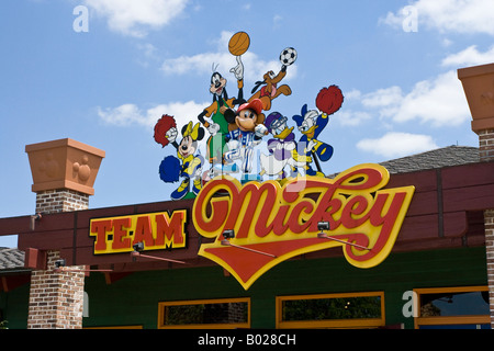 Team Mickey-Mouse-Schild am Downtown Disney Marketplace in Orlando Florida USA Stockfoto