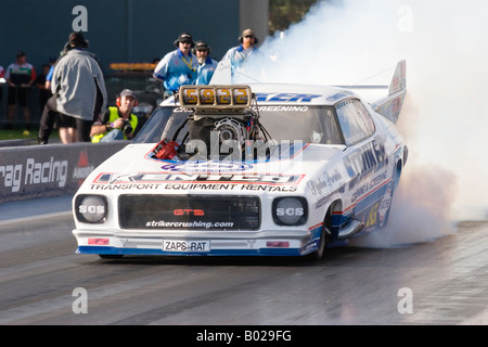 Mehreren australischen Top Doorslammer drag racing Champion, John Zappia, im Einsatz bei der Motorplex von Perth in Western Australia Stockfoto